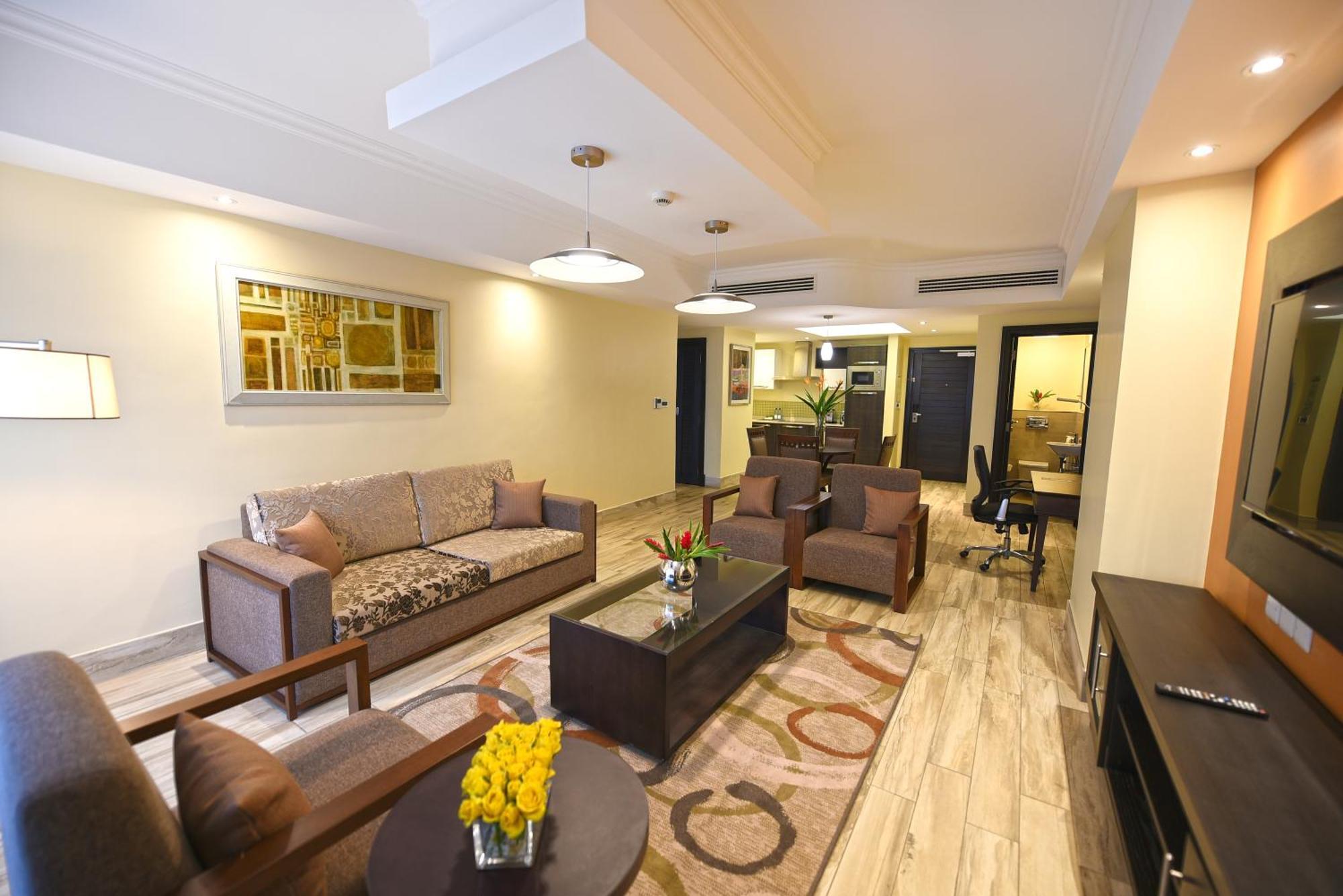 Mestil Hotel & Residences Кампала Екстериор снимка