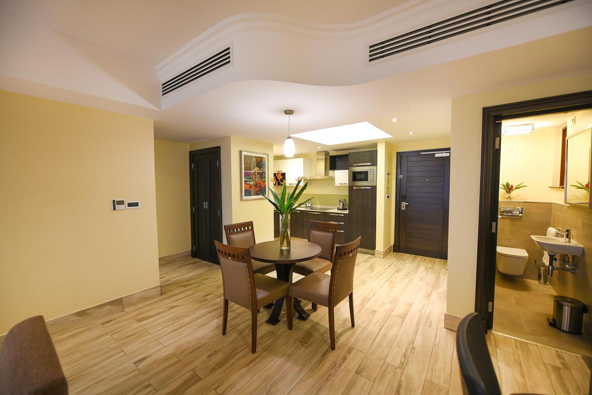 Mestil Hotel & Residences Кампала Екстериор снимка