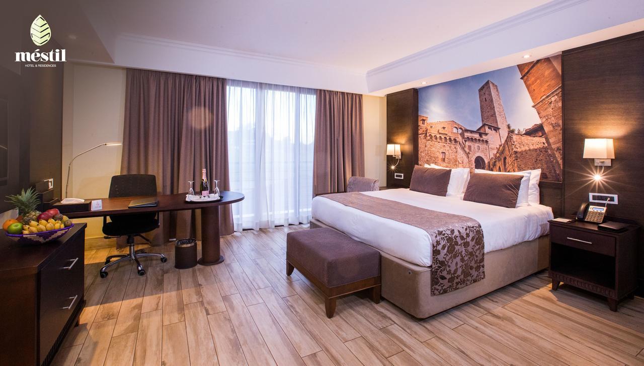 Mestil Hotel & Residences Кампала Екстериор снимка