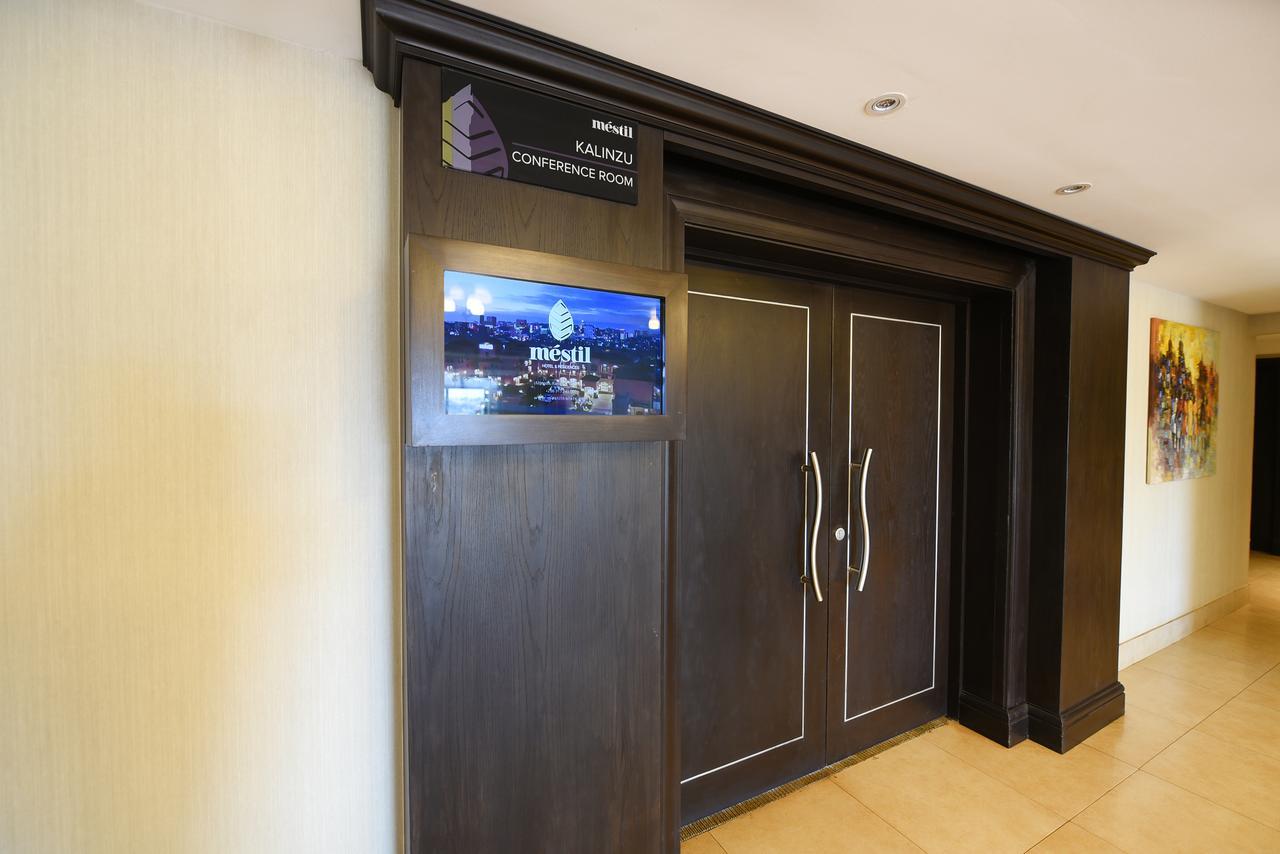 Mestil Hotel & Residences Кампала Екстериор снимка